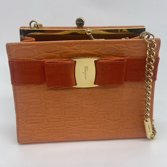 Salvatore Ferragamo Vara Bow Kiss Lock Shoulder Bag - Picture 2 of 12